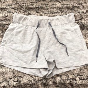 Lululemon On the fly Shorts Sz 8